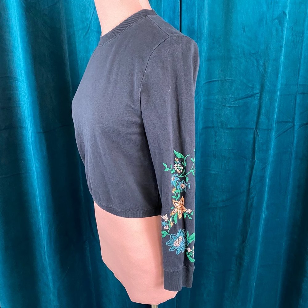 H&M Divided Embroidered Crew Neck Crop Sweatshirt Navy - Picture 2 of 6